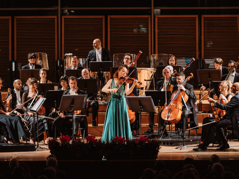 Tra due suggestive pagine di Sibelius, il Concerto per violino di Korngold con Carolin Widmann