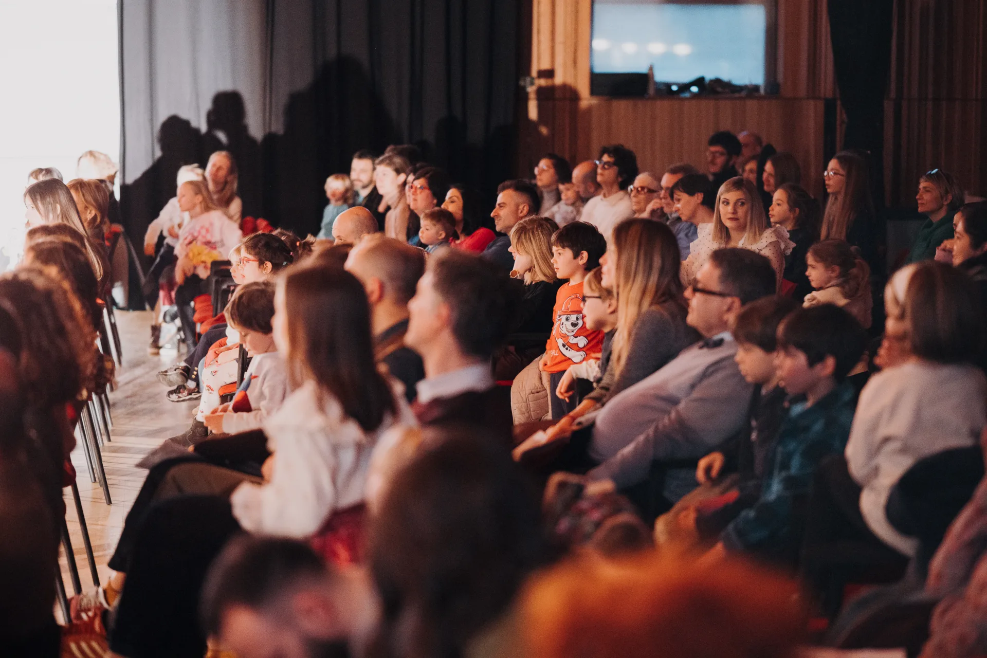Bambini e famiglie partecipano alle attività musicali e ai concerti dal vivo della Filarmonica Toscanini